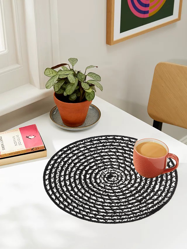 "Bright Polyester Runner Set – Modern, Durable, and Stylish Table Décor”